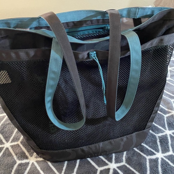 Selling my Patagonia 3 set waterproof sold together!! Great for traveling. - Picture 12 of 14